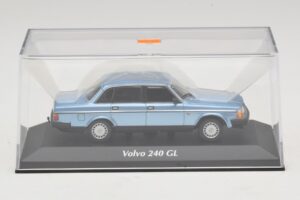 Volvo 240 GL Blue Metallic Maxichamps 1:43 940171400 Métal — image 4 sur 5