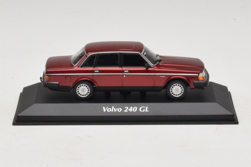 Volvo 240 GL Dark Red Metallic Maxichamps 1:43 940171401 Métal