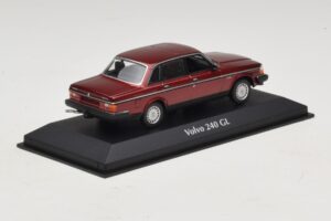 Volvo 240 GL Dark Red Metallic Maxichamps 1:43 940171401 Métal — image 2 sur 5
