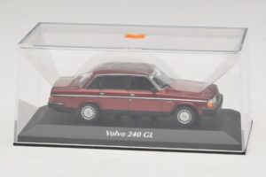 Volvo 240 GL Dark Red Metallic Maxichamps 1:43 940171401 Métal — image 4 sur 5