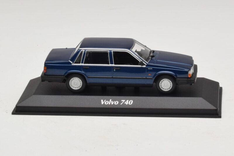 Volvo 740 Dark Blue Metallic Maxichamps 1:43 940171701 Métal