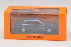 Volvo 740 Dark Blue Metallic Maxichamps 1:43 940171701 Métal — image 5 sur 5